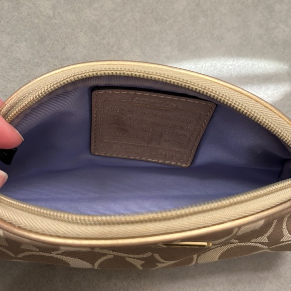 Coach cosmetic case - Picture 2 of 2